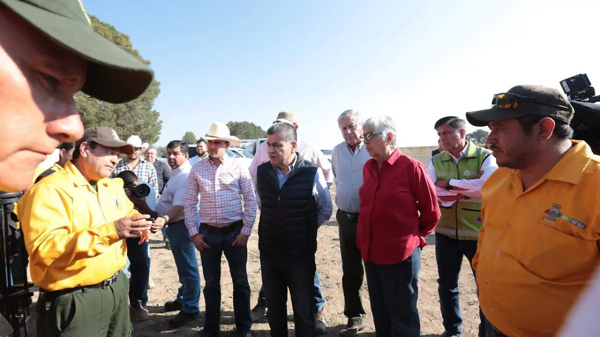 14 Reconoce Riquelme el gran esfuerzo de brigadistas en incendio forestal1